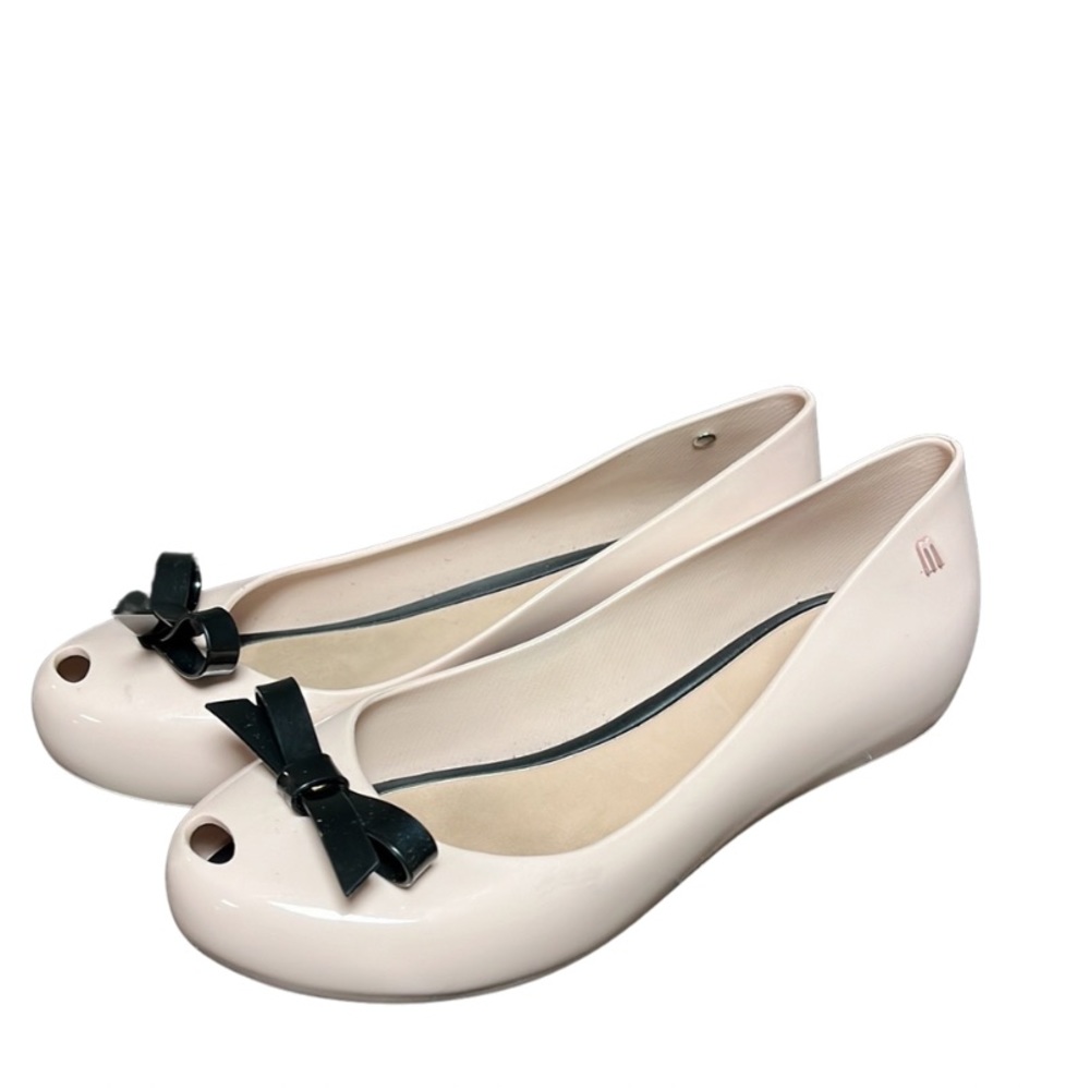 Melissa’s black bow